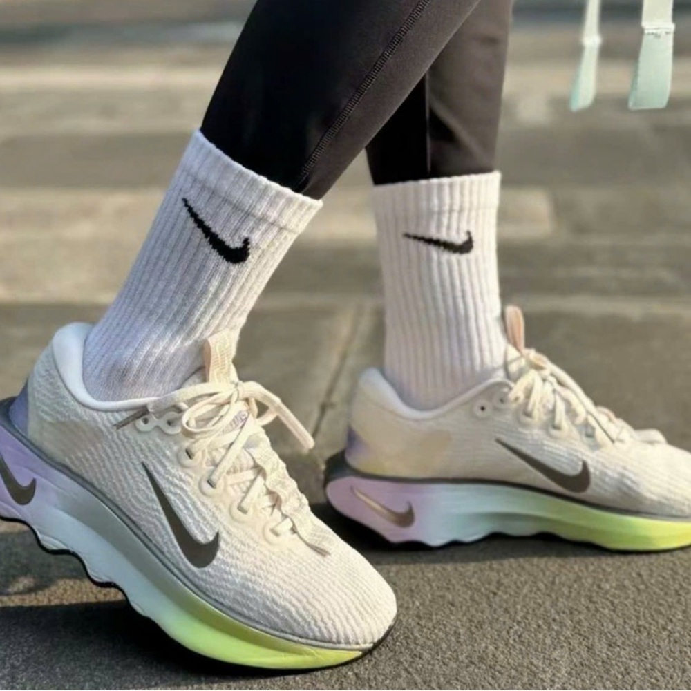 Nike motiva SE rainbow sole